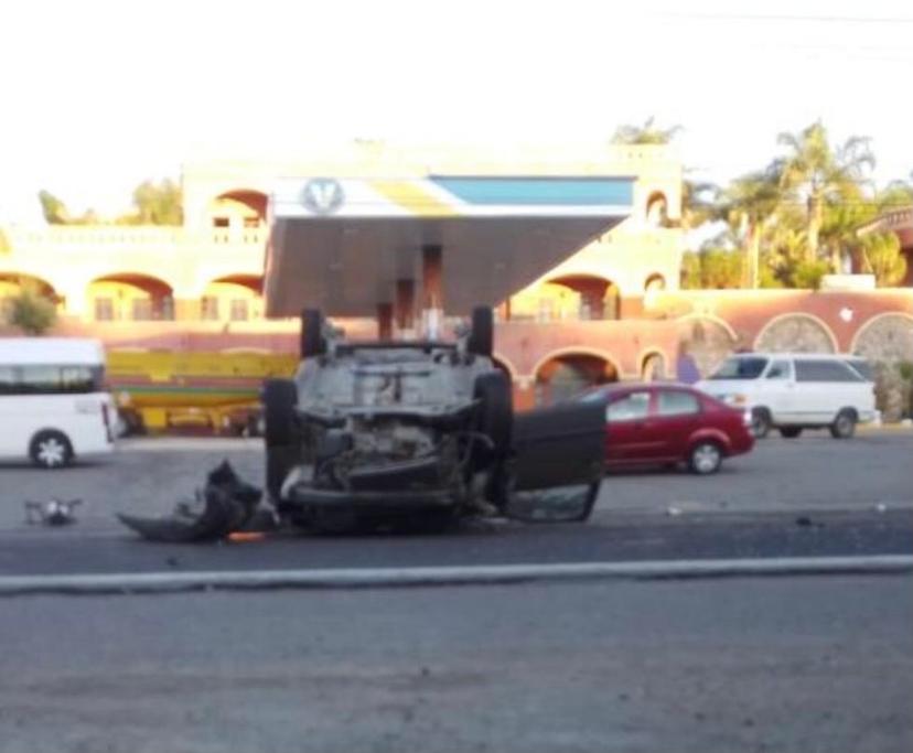 Se matan dos motociclistas al chocar de frente con auto en Atlixco