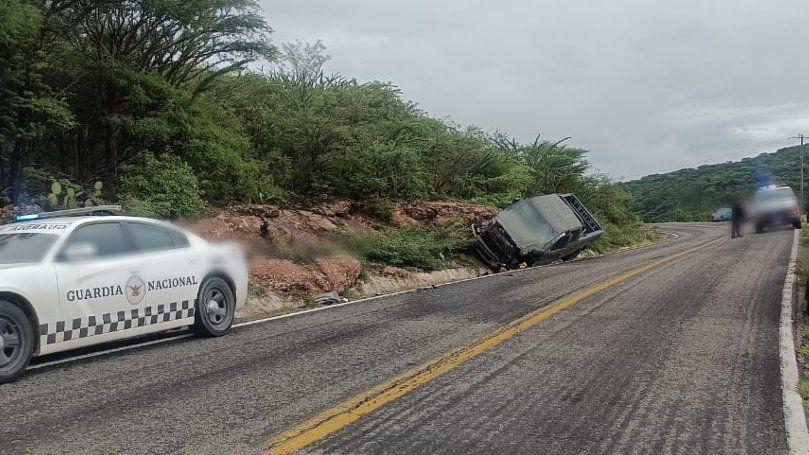 Por accidente en Huajuapan trasladan a 12 personas a Acatlán