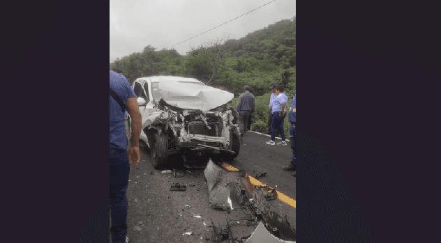 Se registra aparatoso choque en la carretera Izúcar-Tehuitzingo