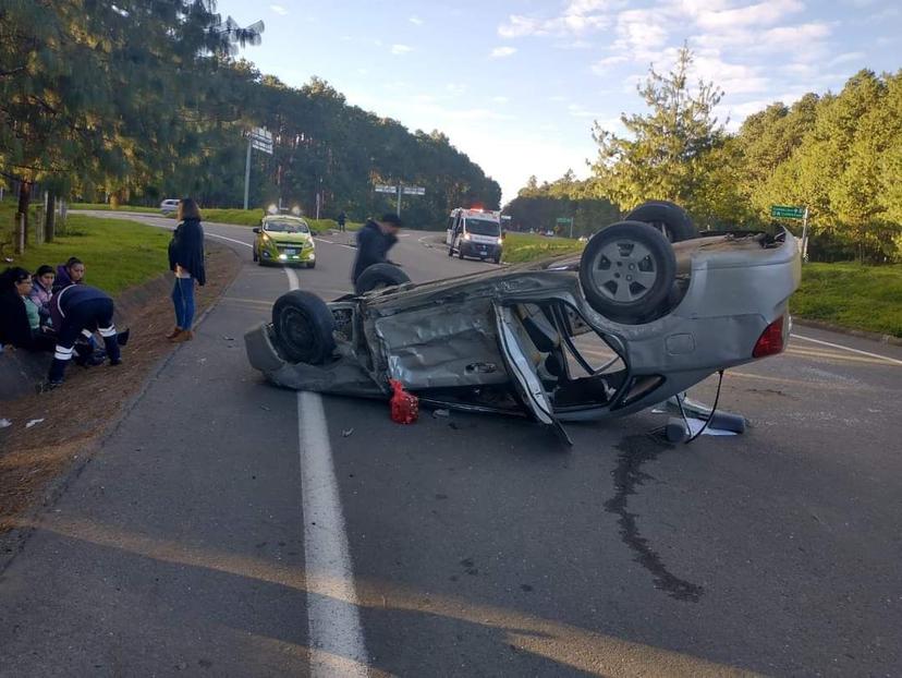 Aparatoso accidente deja tres lesionados en la México-Tuxpan