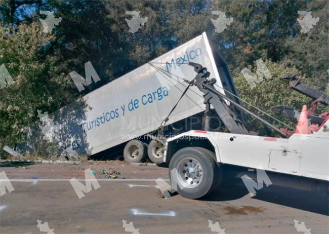 Tras accidente de tráiler cierran la México-Puebla  