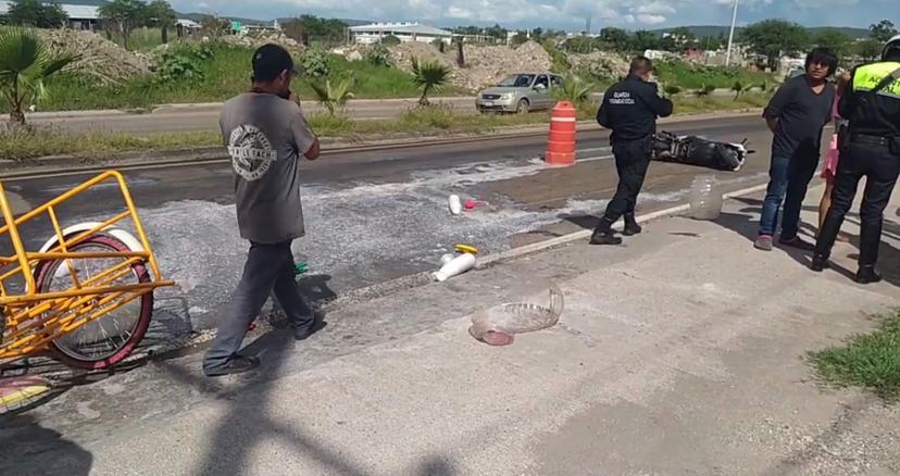 Mujer queda en coma tras chocar su moto contra ambulante en Izúcar 