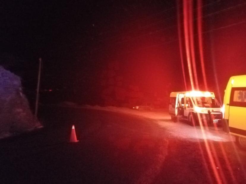 Padre e hijo caen con camioneta a barranca de 50 metros en Coxcatlán 