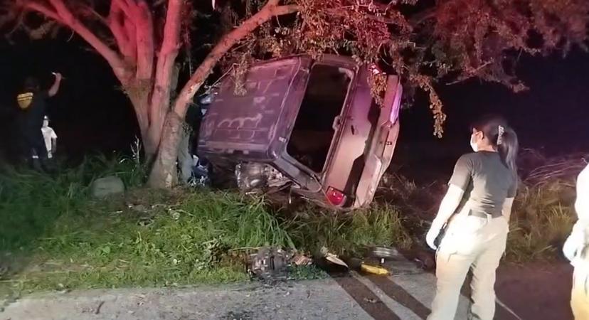 Accidente en la carretera Izúcar-Matzaco deja prensado a El Charro de la Soledad