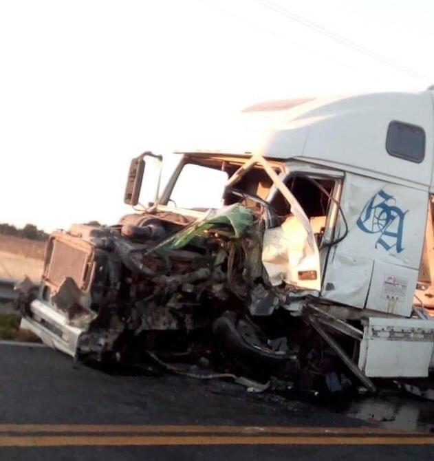 Aparatoso accidente en la desviación a Quecholac deja 3 lesionados