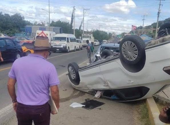 Se registra carambola en acceso a Acatlán de Osorio