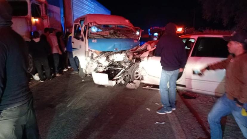 Fatal accidente en la federal México-Veracruz deja 2 muertos y 15 lesionados