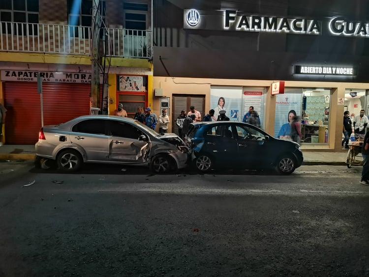 Se registra aparatoso accidente en el centro de Izúcar  