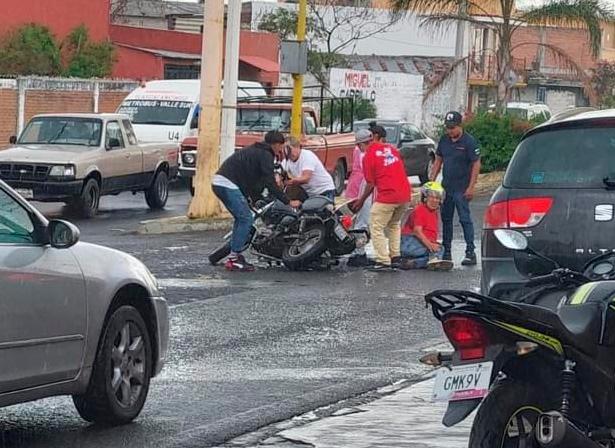 Camión de carga embiste a motociclistas en Atlixco