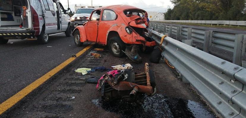 Conductor mata a mujer al embestir auto de reportera en Palmar de Bravo