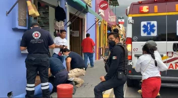 En la entrada de bar de Cholula, adolescente termina desmayada