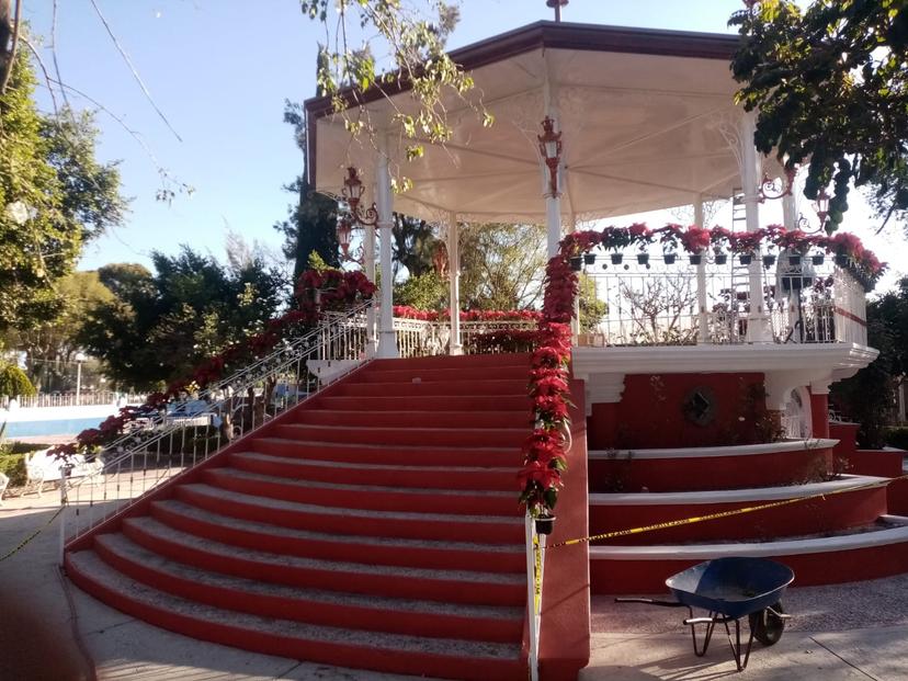 Se roban adornos del parque de Xochitlán Todos Santos 