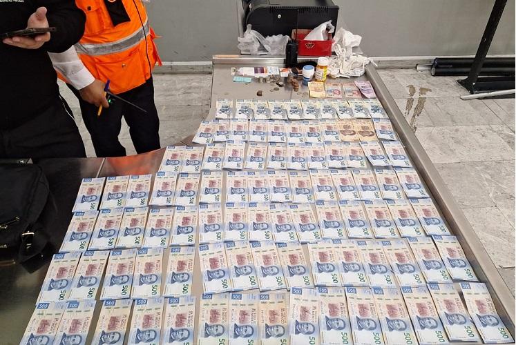 Mujer olvida bolsa con… 53 mil pesos en el Aeropuerto de la CDMX