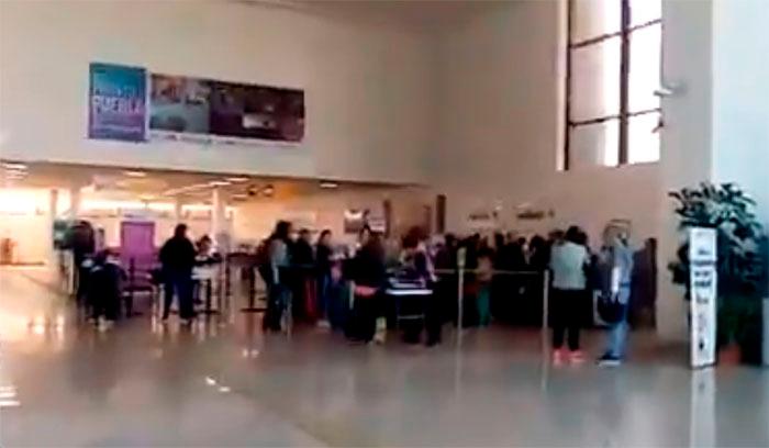 Pese a coronavirus hay gran afluencia en aeropuerto de Huejotzingo