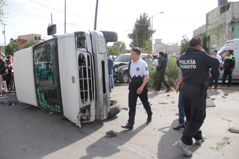 Vuelca en Las Torres camioneta con urnas electorales robadas 