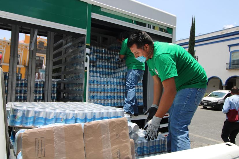 Heineken México dona ocho mil latas de agua a Puebla