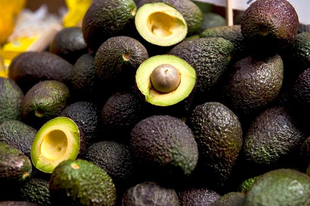 Baja a $75 el kilo de aguacate, según Profeco