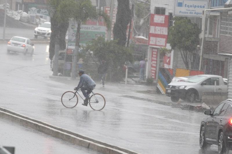 Agárrate: lluvias muy fuertes, viento y calor este miércoles en Puebla