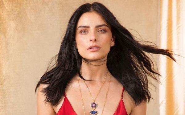 Aislinn Derbez escapa de la prensa y su hija recibe fuerte golpe en la cabeza