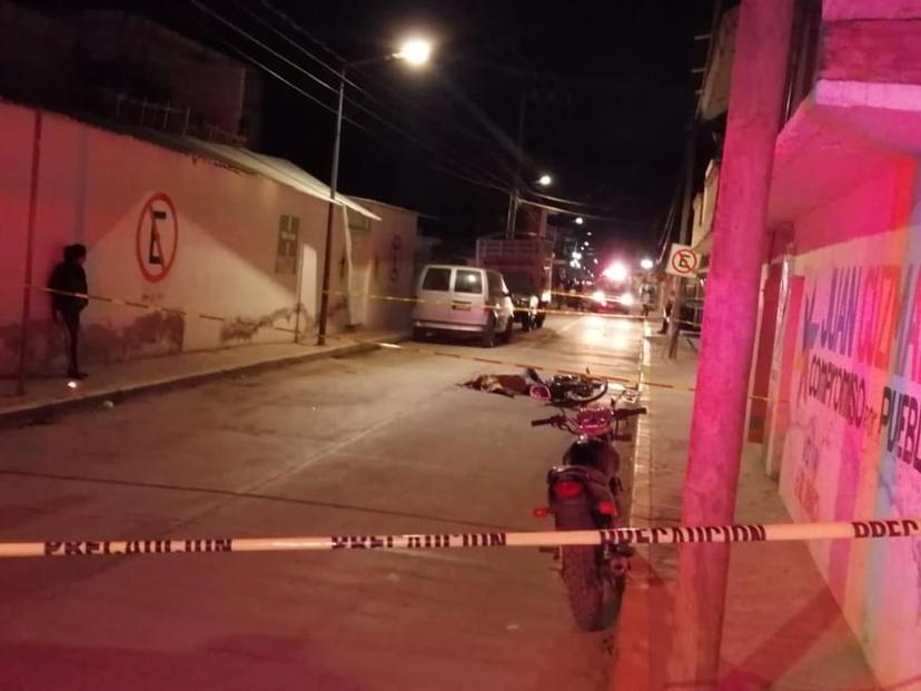 Acribillan a un hombre cuando iba en su moto en calles de Ajalpan 