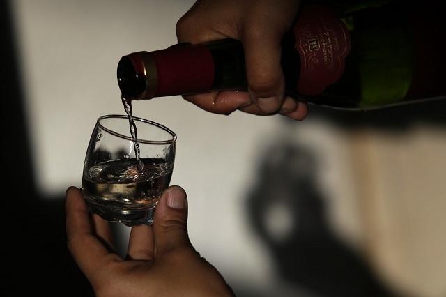 Se investigarán a fondo muertes por consumo de alcohol adulterado: Barbosa