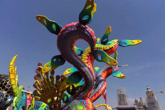 Desfile de Alebrijes Monumentales colorea el Centro Histórico de la CDMX