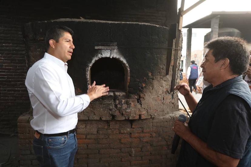 Rivera entregó rehabilitación del Centro Alfarero en el Barrio de la Luz