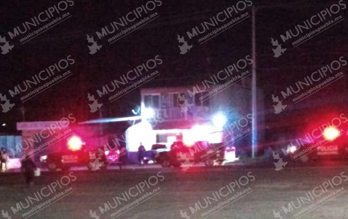 Hallan descuartizado en auto abandonado en Tecamachalco