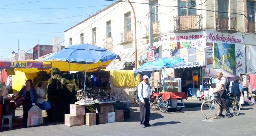 Se descontrola ambulantaje en Texmelucan por época navideña