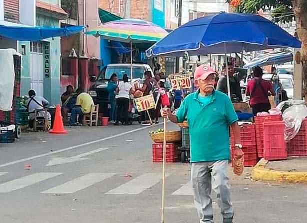 Vecinos de la colonia Álvaro Obregón en Atlixco piden retiro de ambulantes