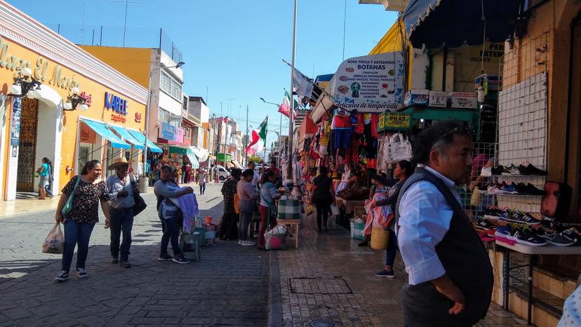 Retiran de la calle cubrebocas y gel antibacterial pirata