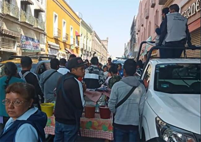 Ayuntamiento realiza operativo contra ambulantes en centro histórico