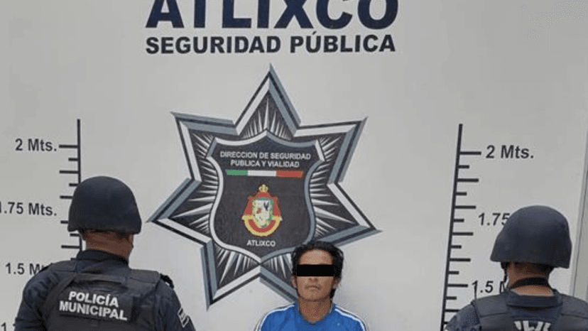 Por amenazar con un cuchillo a su pareja descubren a narcomenudista en Atlixco