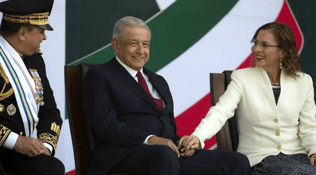 Entre Claudio X y AMLO, izquierda y derecha