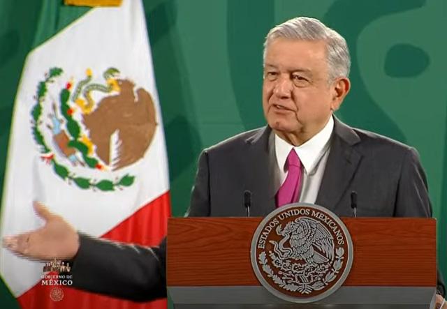 AMLO presume obras en el aeropuerto en Santa Lucía