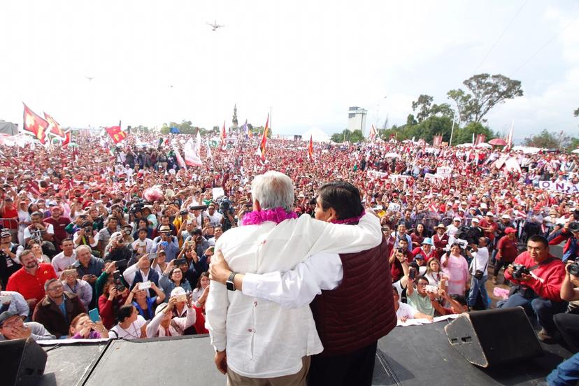 Seis de seis pide AMLO a los poblanos en la Plaza de la Victoria