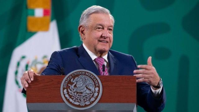 AMLO no usará cubrebocas, dice que ya no contagia