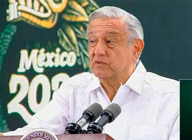 Ómicron, el fraude de 2006 y AMLO con su gente en el Zócalo