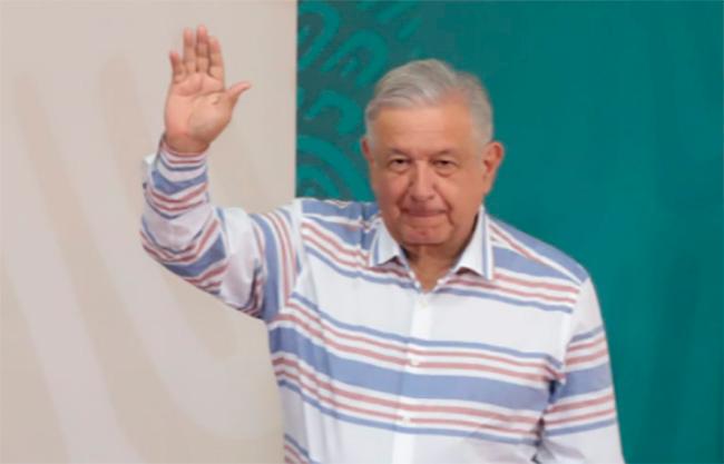 Ofrece AMLO becas y vacunas a pobladores que protestaron en Huauchinango 