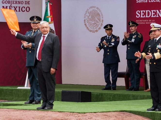 Amlo da banderazo de inicio para obras en Santa Lucía