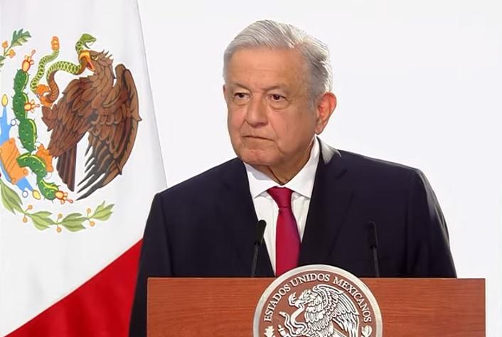 Presume AMLO economía récord, fin a privatizaciones y persecución