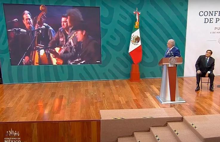 De Serrat a Los Tigres del Norte trae AMLO en su playlist de Spotify