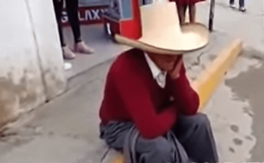 VIDEO Hombre rompe en llanto porque sus hijos le exigen herencia