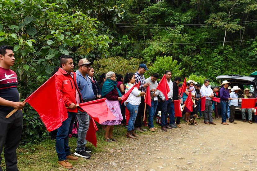 Inician pavimentación de andador en Huitzilan