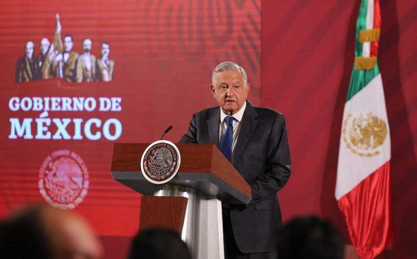 AMLO cita columnas de Loret de Mola en La Mañanera