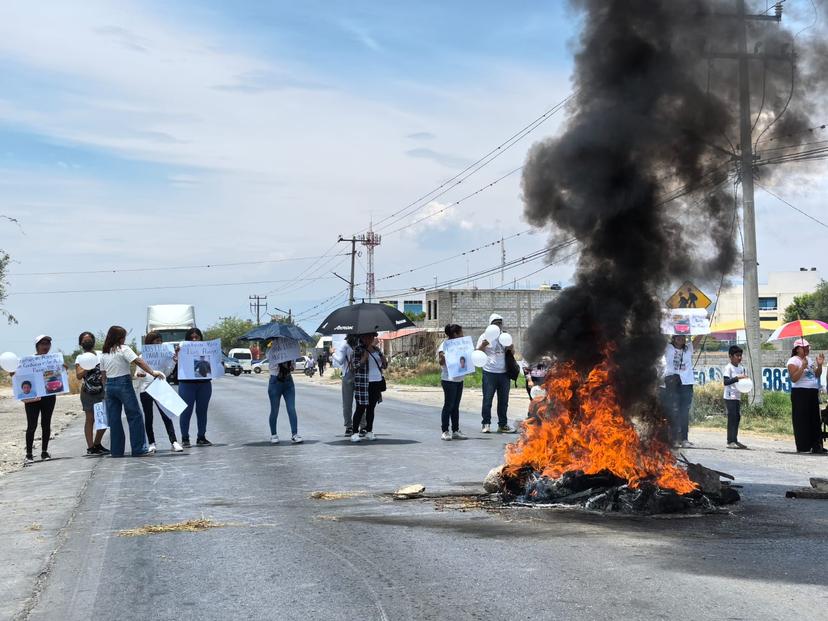 Bloquean vialidad en Tehuacán: Piden justicia para Luis Ángel; falleció tras ser atropellado