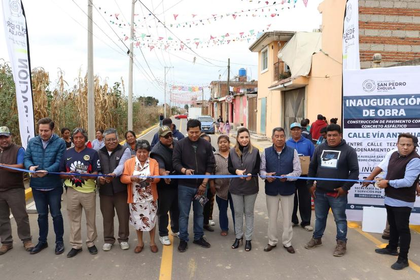 Angon entrega dos pavimentaciones en Cocoyotla y Cuapan