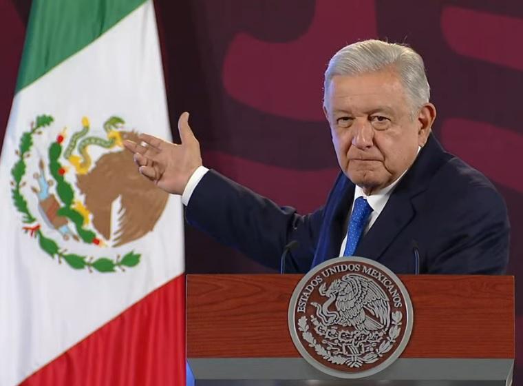 Así opinó AMLO sobre la entrega de tinacos azules en Puebla