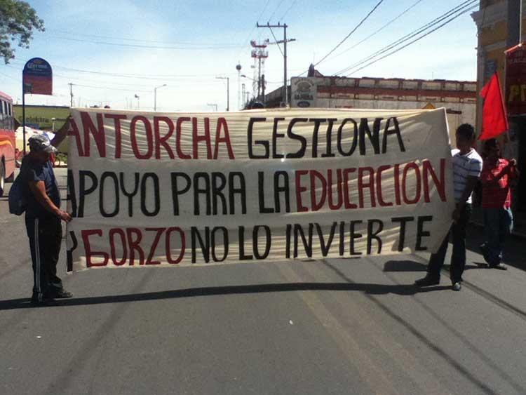 Amaga Antorcha Campesina con tomar el Aeropuerto de Huejotzingo