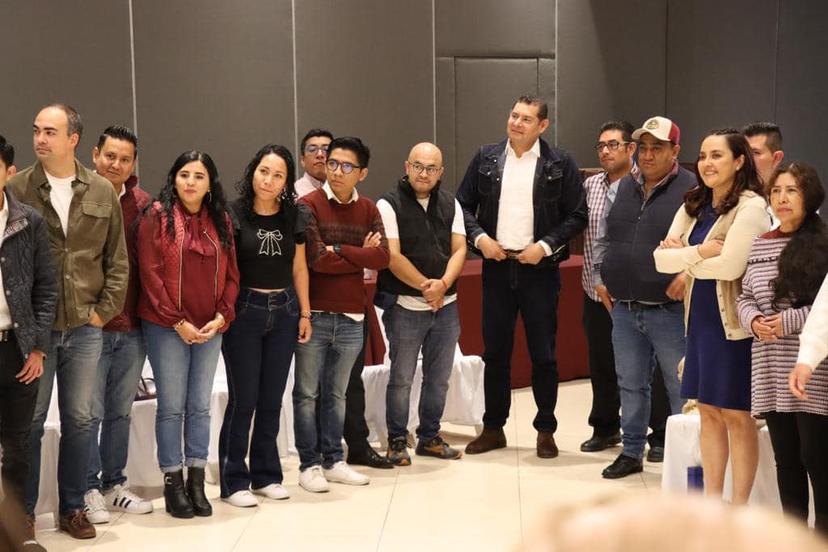 Alejandro Armenta asiste a taller de Morena